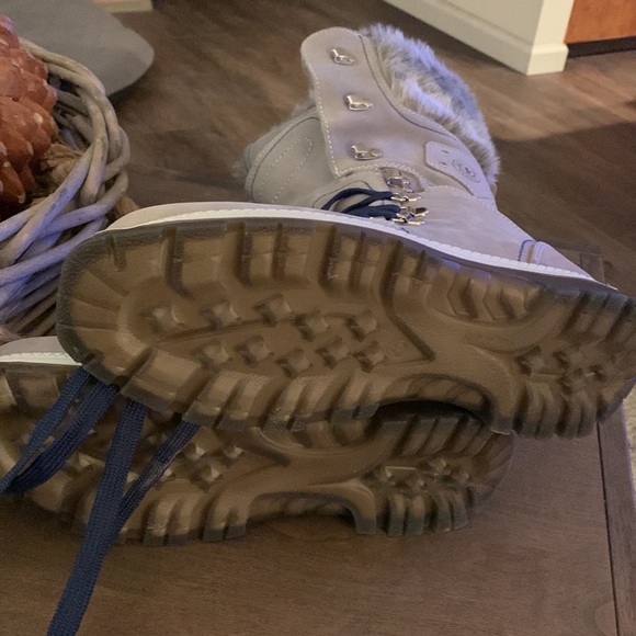 Santa Canada Melita lace up Winter Snow Boot light gray Sz 9 New with tags - Picture 10 of 10